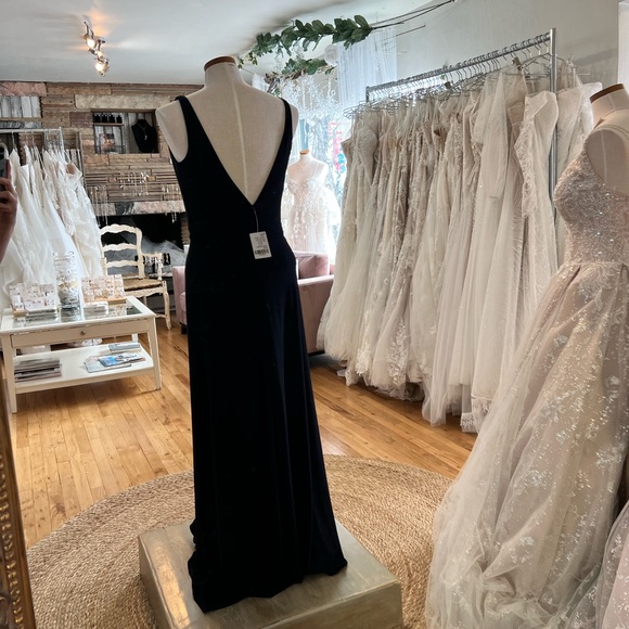 Sorella Vita Gown - Picture 3 of 4